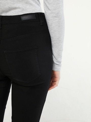 PIECES Skinny Farkkuleggingsit värissä musta