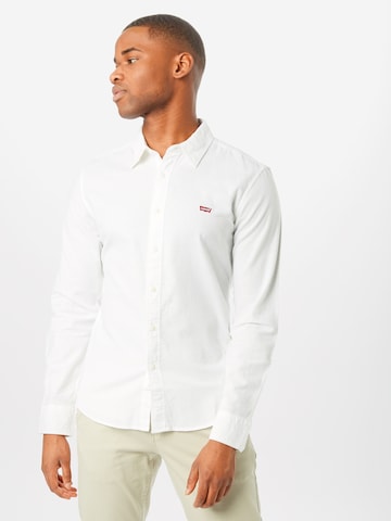 Coupe slim Chemise 'LS Battery HM Shirt Slim' LEVI'S ® en blanc : devant