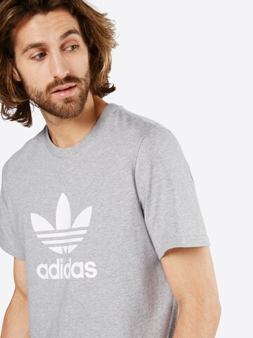 ADIDAS ORIGINALS T-Shirt in Grau