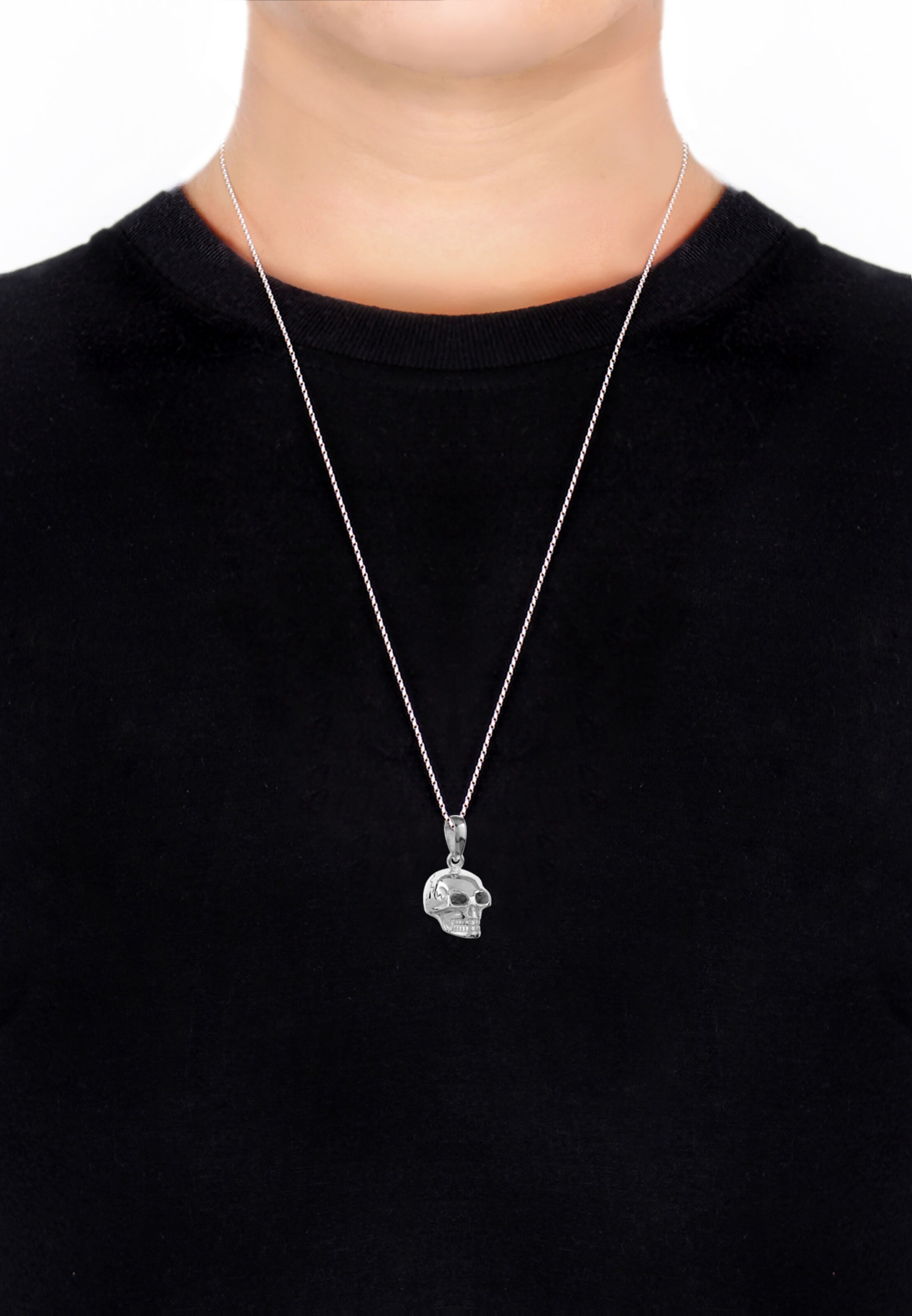 KUZZOI Anhänger 'Totenkopf' in Silber: Vorderseite