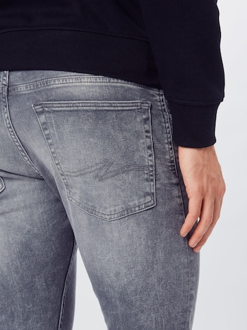 QS Slimfit Jeans in Grau