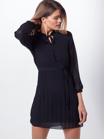 Rochie de la Mela London pe negru: față