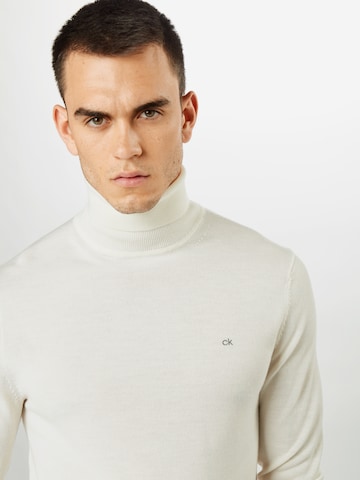 Calvin Klein Rovný strih Sveter - Biela