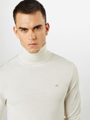 Calvin Klein Regularny krój Sweter w kolorze biały