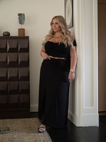 Black Set Skirt And Top Look