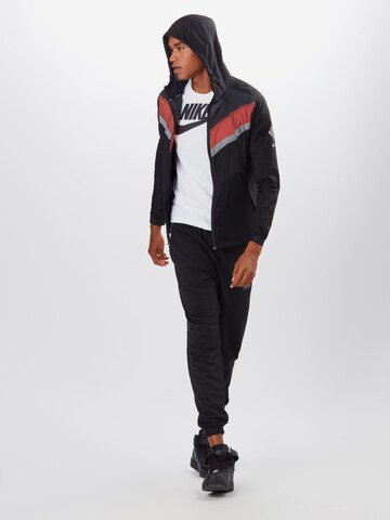 NIKE - Ajuste regular Chaqueta deportiva en negro