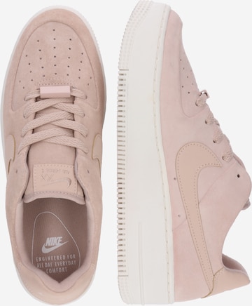 Sneaker low 'Air Force 1 Sage' de la Nike Sportswear pe roz: lateral