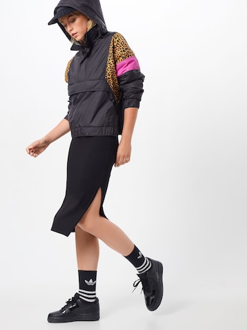 Urban Classics Демисезонная куртка в Черный