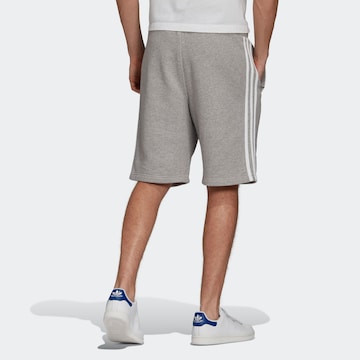 Regular Pantalon ADIDAS ORIGINALS en gris