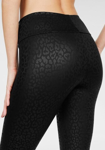 LASCANA Skinny Leggings in Black: front