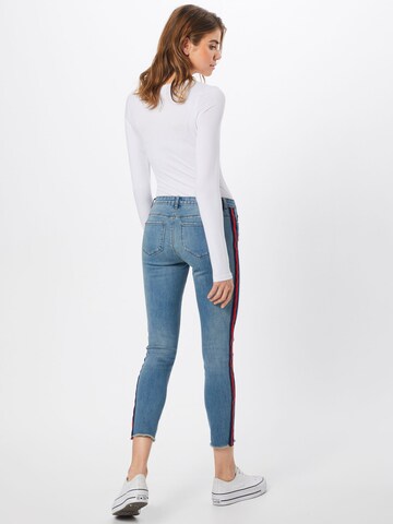 Skinny Jean 'Carmen' ONLY en bleu : derrière