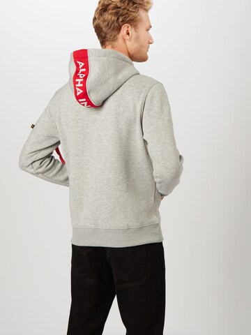 ALPHA INDUSTRIES Regular fit Sweatshirt i grå