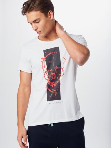 EINSTEIN & NEWTON - Ajuste regular Camiseta 'Black Stripe Bass' en blanco: frente