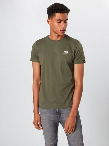 Coupe regular T-Shirt ALPHA INDUSTRIES en vert