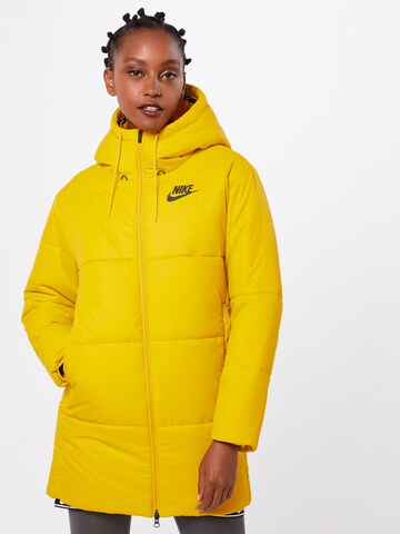 Nike Sportswear Wintermantel in Geel: voorkant