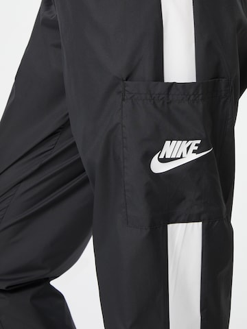 Tapered Pantaloni de la Nike Sportswear pe negru