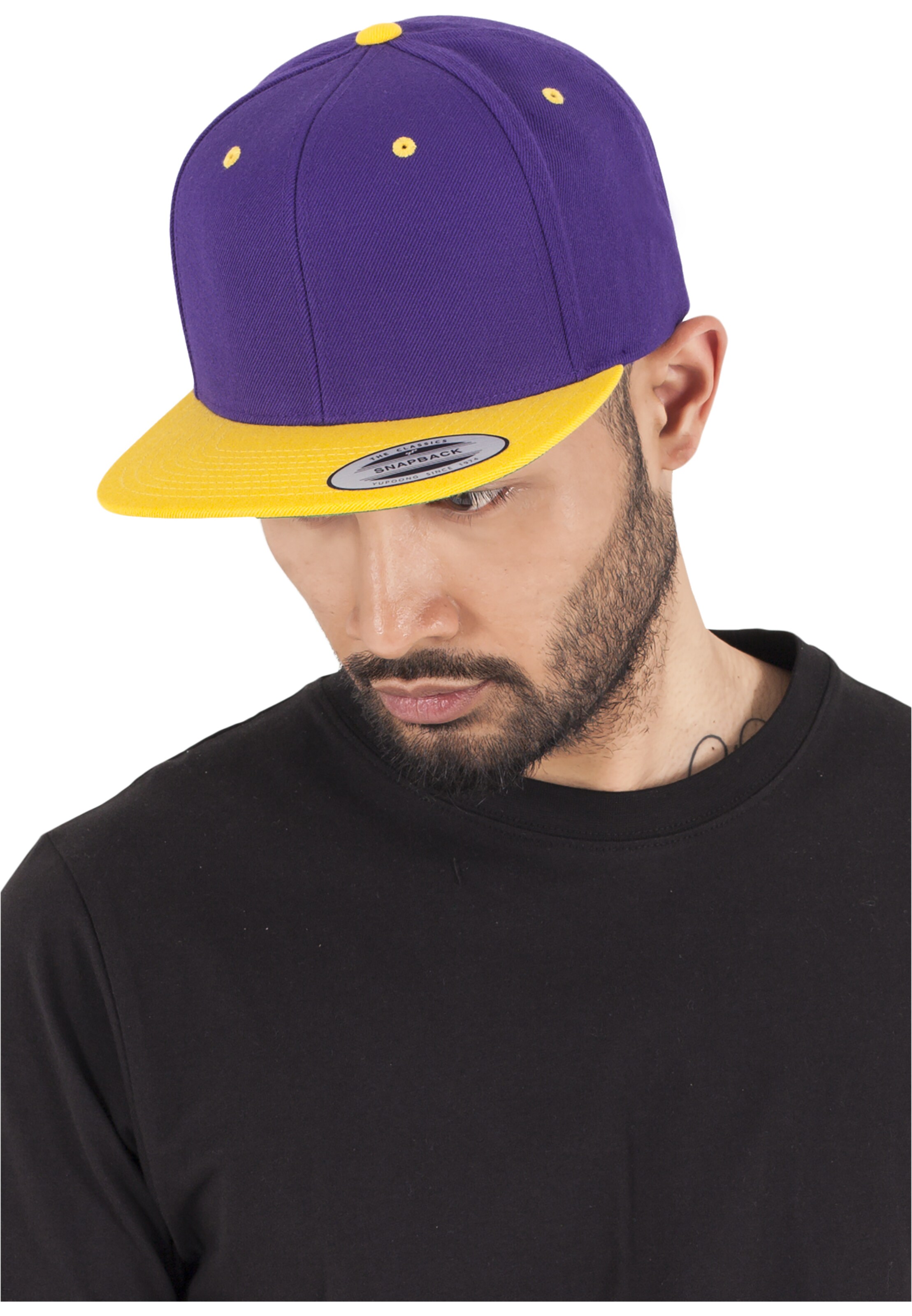 Flexfit Cap in Purple: front