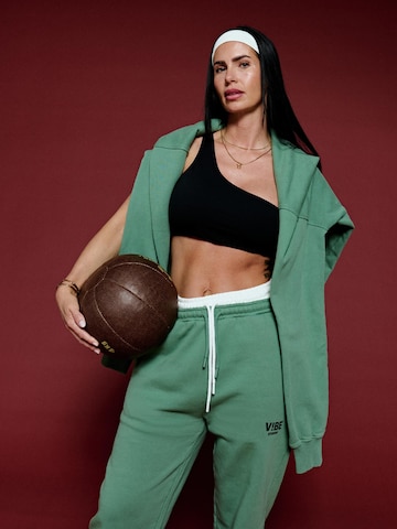 Green Sweat Look
