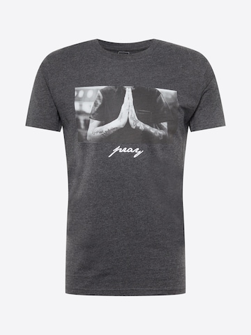 T-Shirt 'Pray' Mister Tee en gris : devant