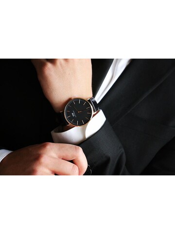 Daniel Wellington Analog watch in Black