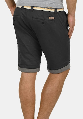 !Solid Regular Chinoshorts 'Lagos' in Schwarz