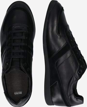 BOSS Orange Rövid szárú sportcipők 'Glaze' - fekete: oldalt
