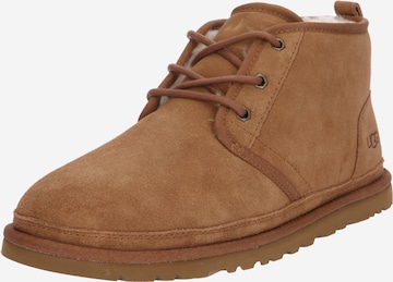 UGG Chukka Boots 'Neumel' in Bruin: voorkant