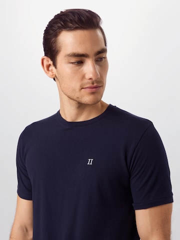 Coupe regular T-Shirt Les Deux en bleu