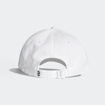 ADIDAS ORIGINALS Czapka z daszkiem w kolorze biały