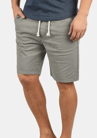 INDICODE JEANS Regular Chino 'Abbey' in Grijs: voorkant