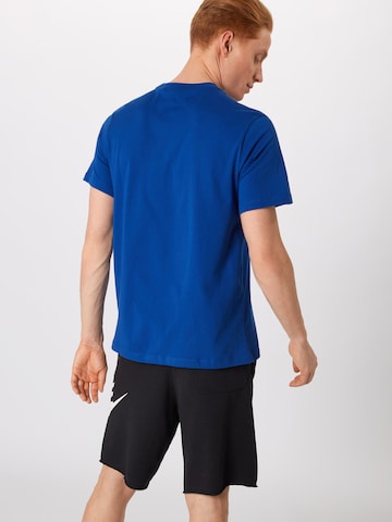 Nike Sportswear Regular Fit T-Shirt 'Swoosh' in Blau