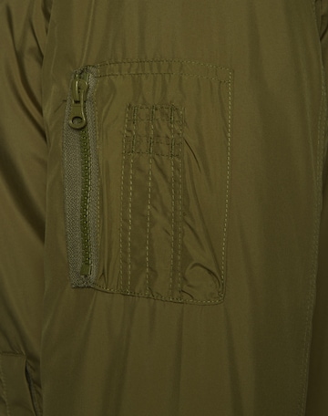 Urban Classics Демисезонная куртка в Зеленый