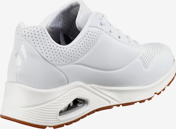 Baskets basses 'Uno Stand On Air' SKECHERS en blanc