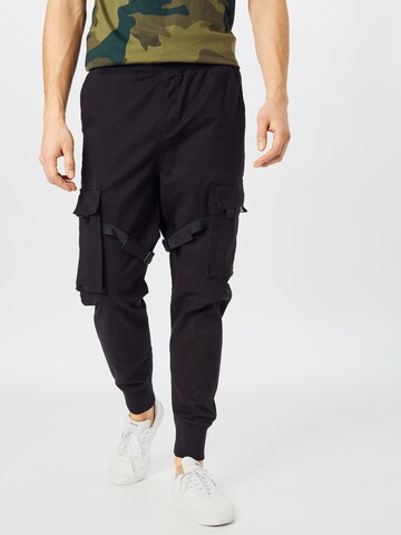 Urban Classics Tapered Cargobroek 'Tactical' in Zwart: voorkant