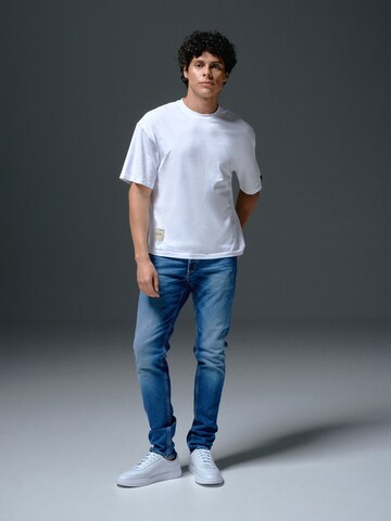 WhiteShirtandJeans