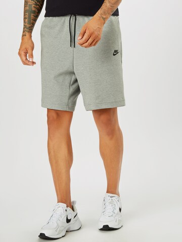 Nike Sportswear Regular Broek in Grijs: voorkant