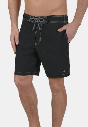 BLEND Badeshorts 'GOMES' in Schwarz: Vorderseite