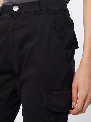 Urban Classics Tapered Cargohose in Schwarz