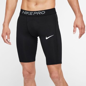 NIKE Skinny Trainingsshorts in Schwarz: Vorderseite