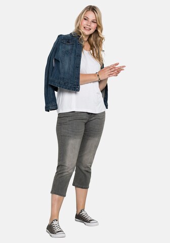 SHEEGO Slimfit Jeans in Grau