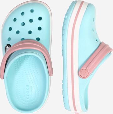 Calzatura aperta di Crocs in blu