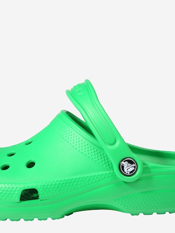 Crocs Puukengät & Crocs-jalkineet 'Classic' värissä vihreä
