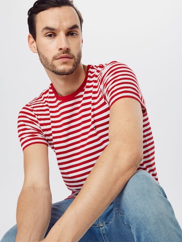 TOMMY HILFIGER Slim Fit T-Shirt in Rot