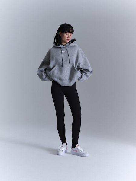 Paola - Cozy Look by Nike