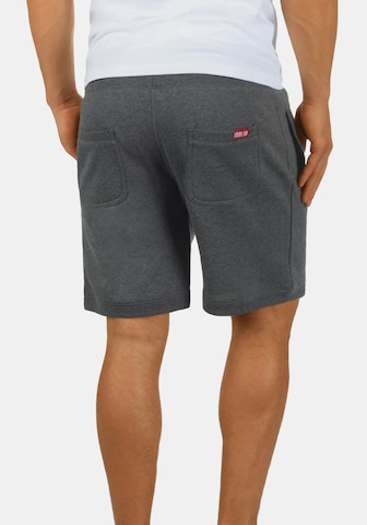 !Solid Regular Sweatshorts in Grau