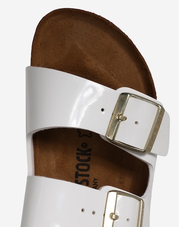 BIRKENSTOCK - Zapatos abiertos 'Arizona' en blanco