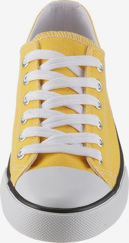 CITY WALK Sneakers in Yellow