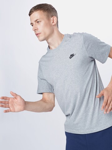 pilka Nike Sportswear Standartinis modelis Marškinėliai 'Club'