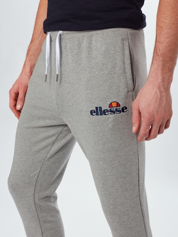 ELLESSE Tapered מכנסיים 'Nioro' באפור