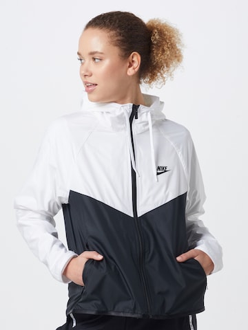 Geacă de primăvară-toamnă de la Nike Sportswear pe negru: față